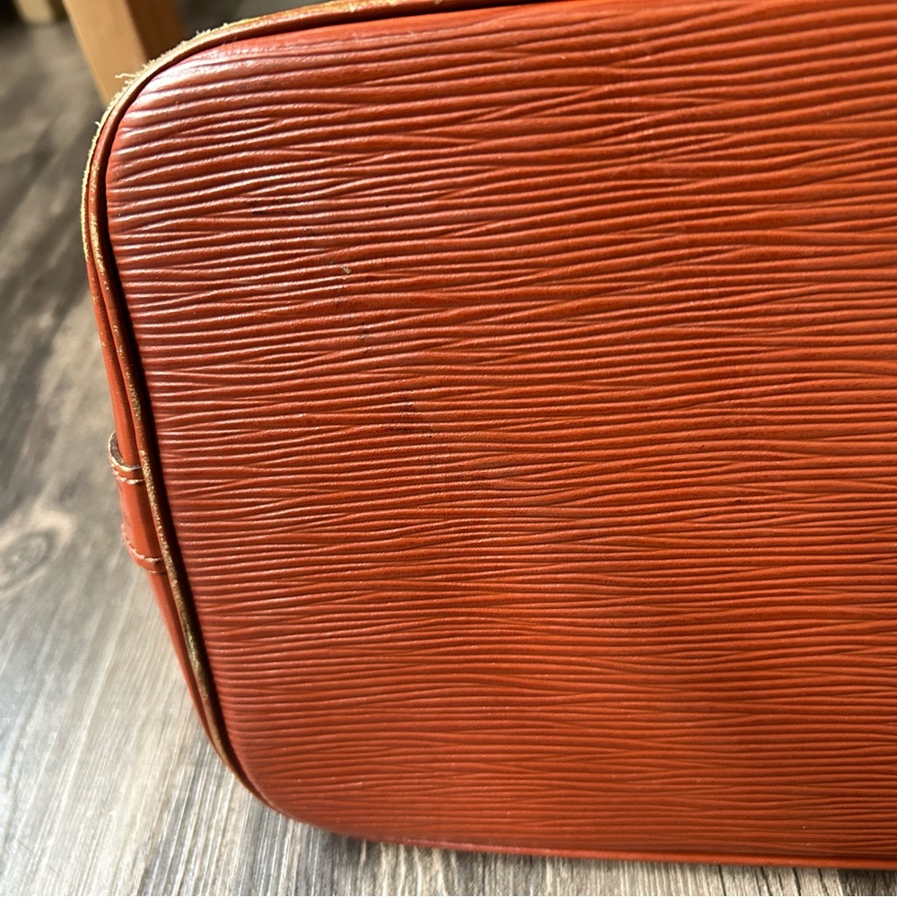 Louis Vuitton Epi Alma PM Kenya Fawn - Picture 3 of 16